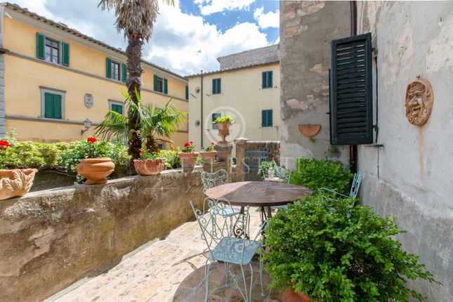 Villa for sale in San Casciano Dei Bagni, Siena, Tuscany