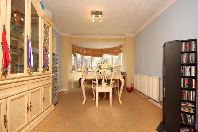 17, Carmarthen Way, Rushden photo 3