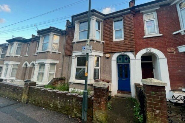 Room to rent in Boundary Road, Chatham