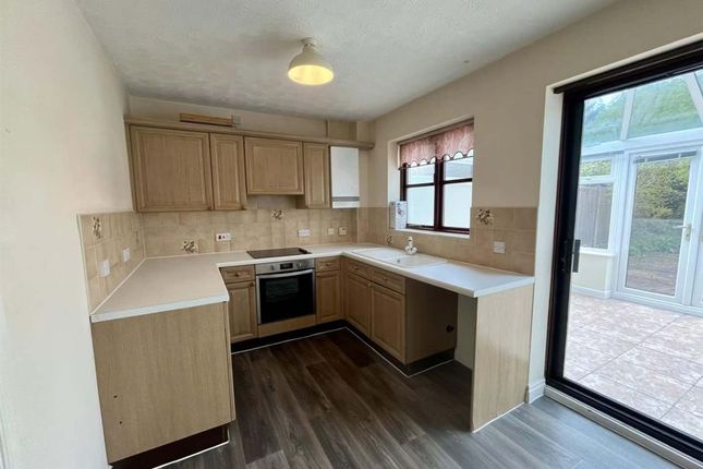 101 Manor Rise, Lichfield photo 3