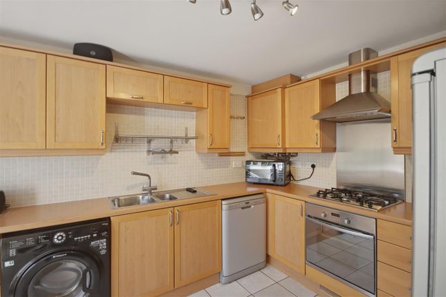 6, Sandringham Close, Chesterfield photo 4