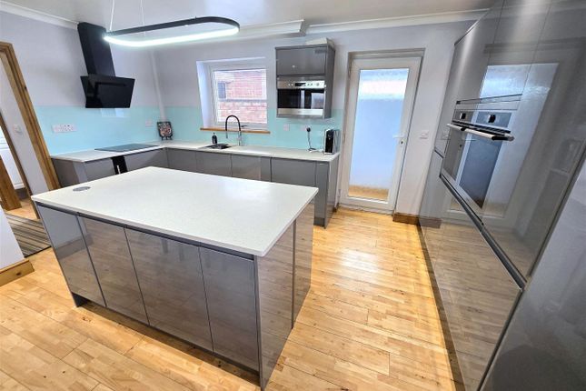 43, Orwell Crescent, Great Yarmouth photo 3
