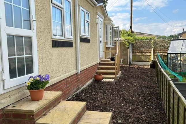 Lakeview Residential Park, Cummins Hall Lane, Romford photo 2
