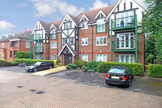 Three Double Bedroom Flat To Rent
