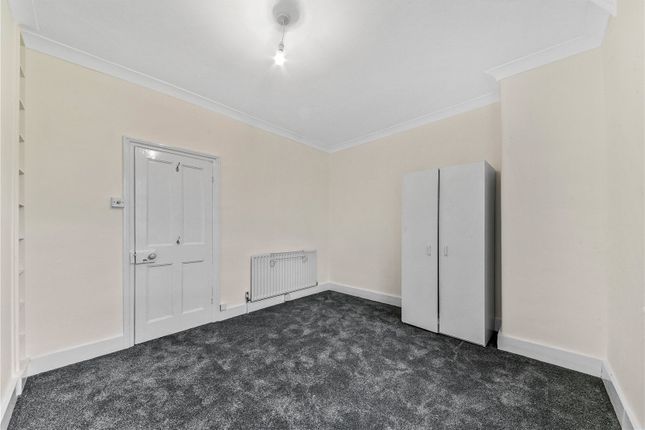 Flat to rent in Overstrand Mansions, Prince Of Wales Drive