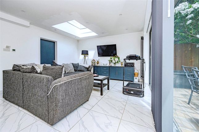 10, Southwood Road, Bedfordshire photo 3
