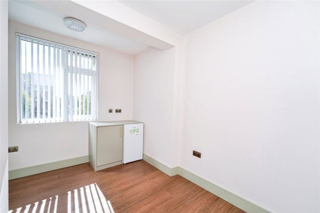 Room 5, 368, Church Road, Middlesex photo 2