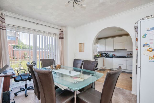 227, Dore Avenue, Fareham photo 4