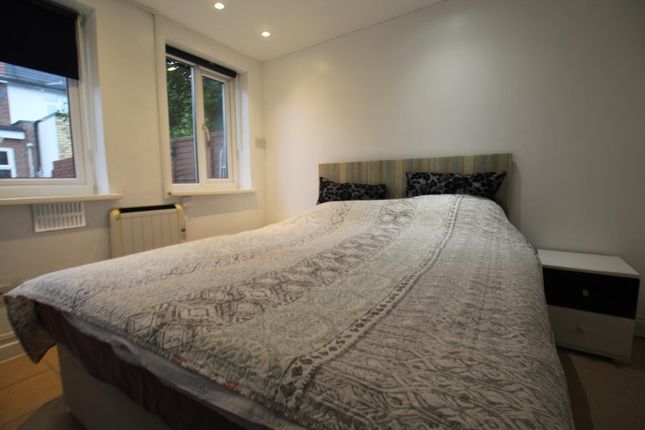 14A, Fyfield Road, Woodford Green photo 3