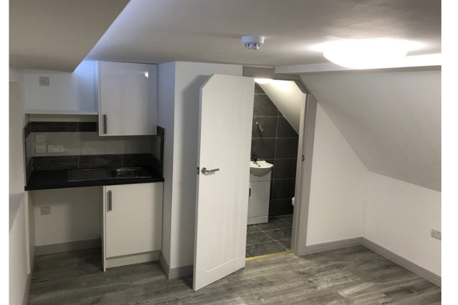 Studio flat on 18 Vine Lane, Hillingdon, Uxbridge, Uxbridge, £3,575/mo