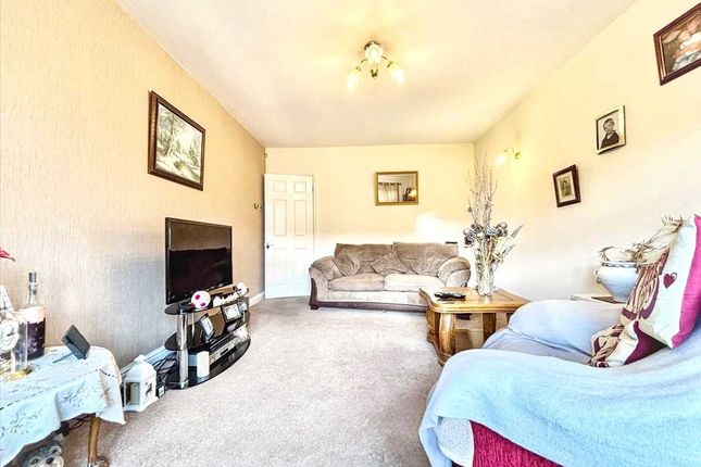 4, Thornham Crescent, Kirkby In Ashfield photo 3