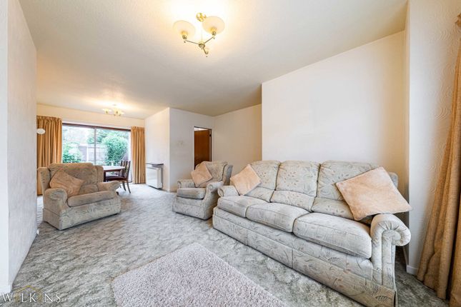 2, Stonewell Crescent, Warwickshire photo 3