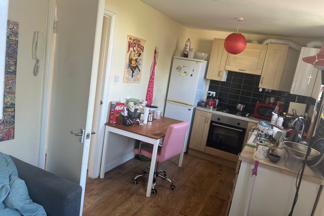 Flat to rent in 2 Amersham Road, Lewisham, London