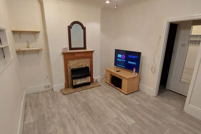 Thumbnail Flat to rent in Aldborough Road South, Ilford