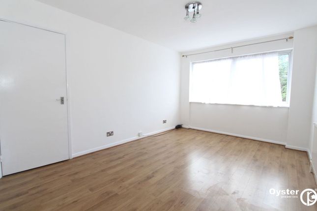 Flat 11, Ailantus Court Stonegrove, Edgware photo 3