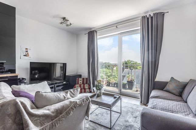 Flat to rent in Staines-Upon-Thames, Surrey