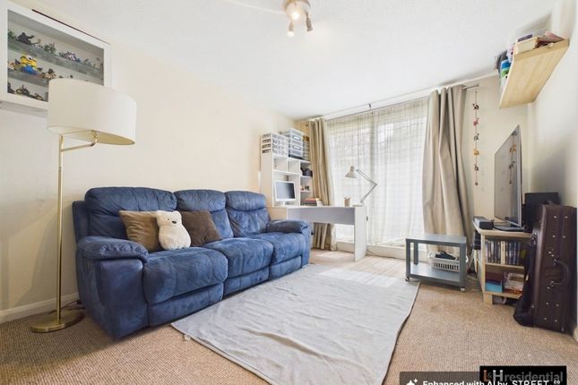 48 Baker Court, Borehamwood photo 2