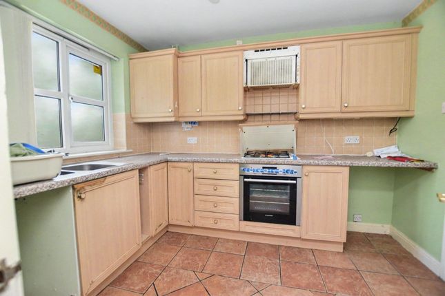 15, Upper Lane, Wakefield photo 5