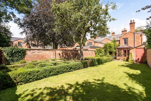 Terraced house for sale in Chestnut Walk, Stratford-Upon-Avon