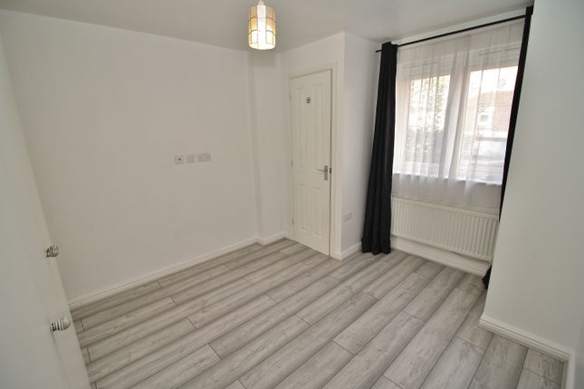 12, Billys Copse, Havant photo 3