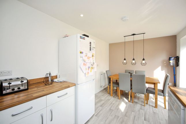 19, Millard Drive, Stratford-Upon-Avon photo 4
