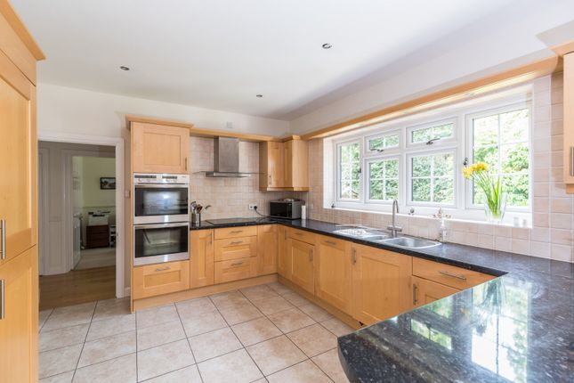 59, St Huberts Close, Buckinghamshire photo 4