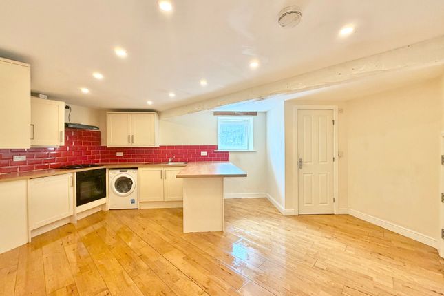 51, Scar Lane, West Yorkshire photo 4
