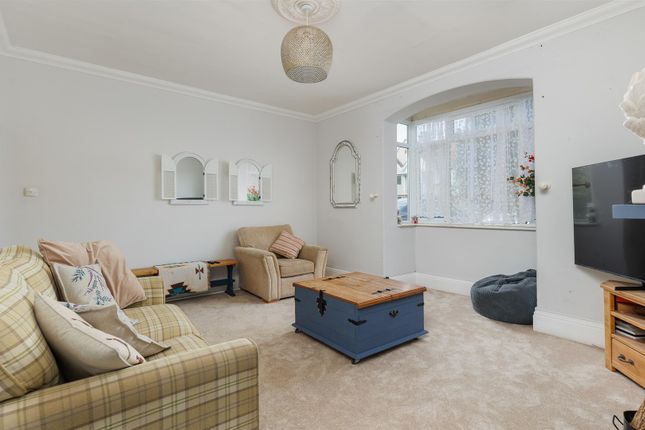 40, Standen Avenue, Newport photo 3