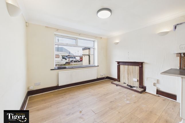 Flat 1, 94, Beach Road, Thornton-Cleveleys photo 3