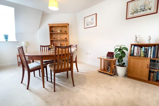 Flat to rent in Lowe House, Knebworth