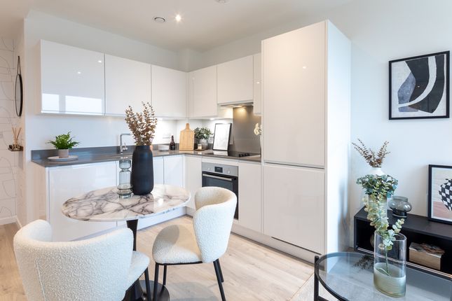 Flat for sale in "Studio Apartment" at Silvermere Drive, Stonehill Business Park, London