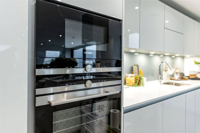 Flat for sale in City North Penthouse, City North Place, Finsbury Park