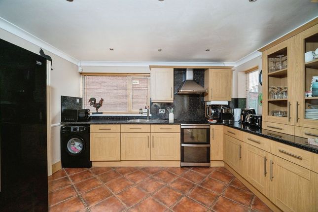 30, Langton Road, Holton-Le-Clay photo 3