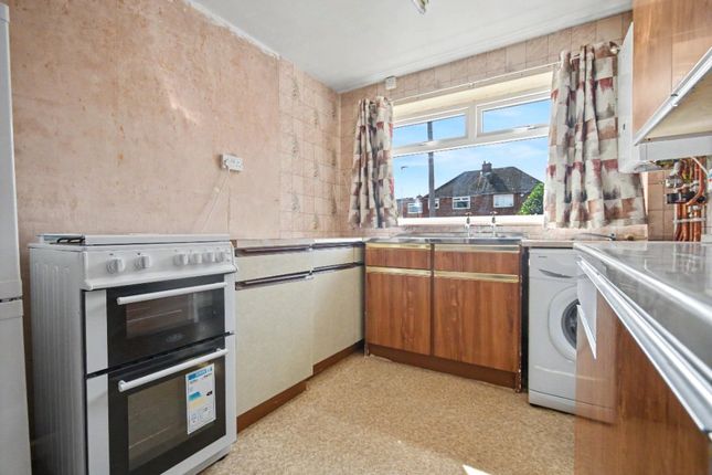 13, Montcalm Crescent, Wakefield photo 4