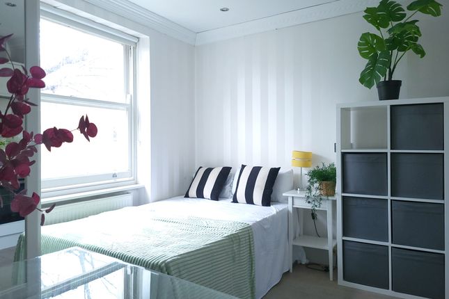 Studio to rent in Stanwick Road, West Kensington