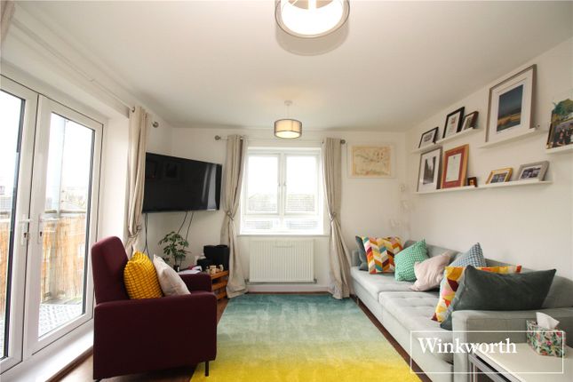 19, Taylor Court, Borehamwood photo 2