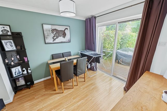 Sinclair Close, Crawley photo 4
