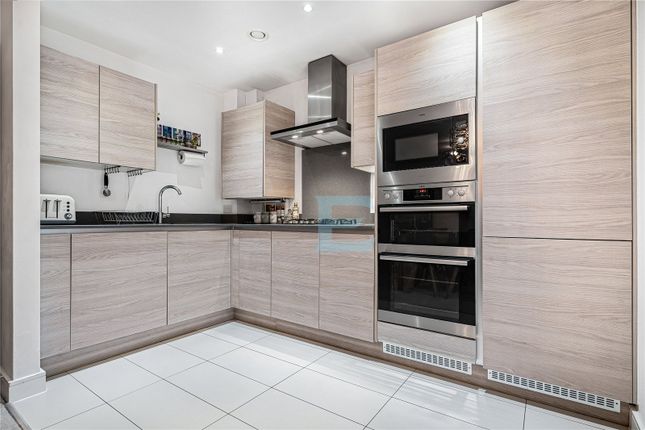 Flat 2,, 3, Henry Darlot Drive, Mill Hill photo 4