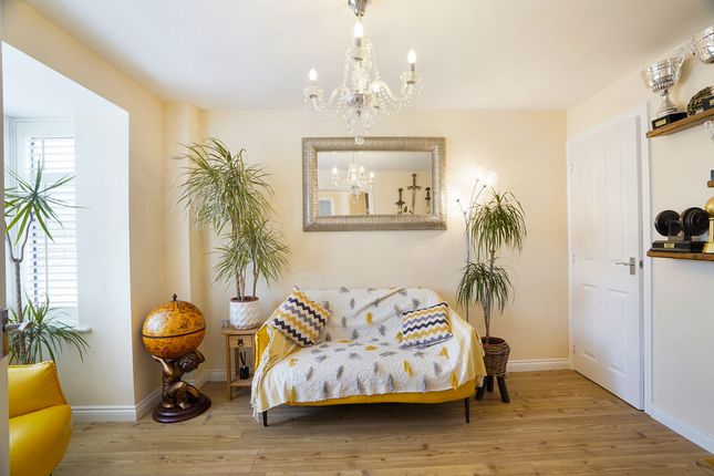 4, Thruxton Place, Rugby photo 2