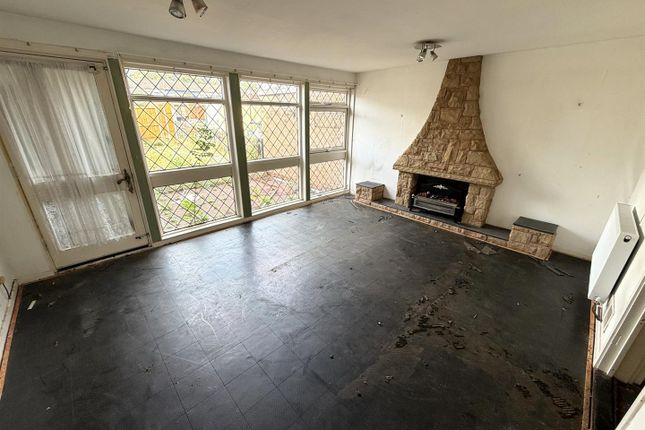 187, Farriers Corner, Droitwich photo 3