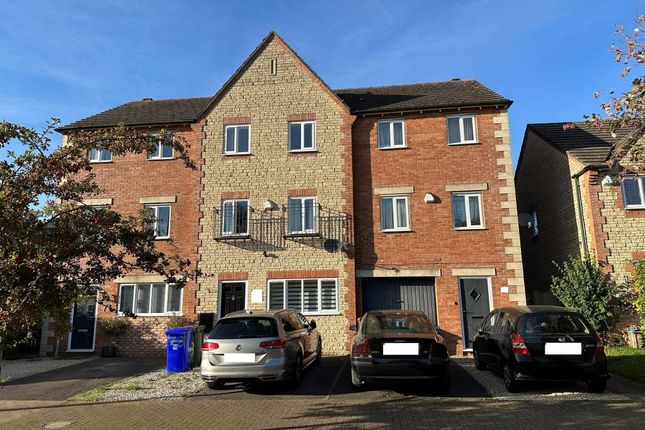 Thumbnail Town house to rent in Lucerne Avenue, Bicester