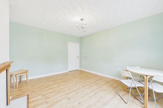 90 Cameron Crescent, Hamilton photo 3