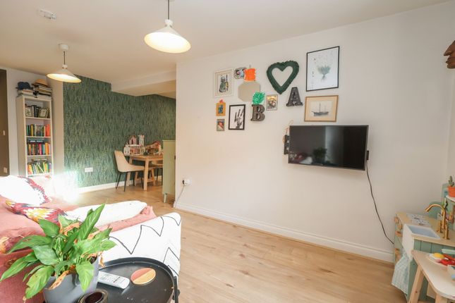 Flat 2, The Liberal Club Union Square, St. Columb photo 2