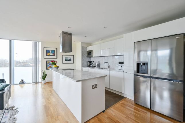 Flat for sale in Atrium Heights, Greenwich, London