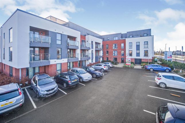 Flat for sale in Keeper Close, Taunton, Somerset