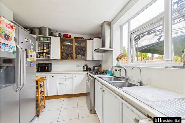105 Grantham Green, Borehamwood photo 4