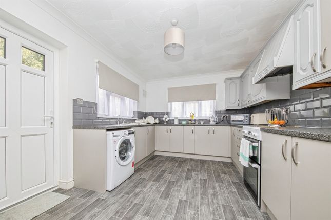 72, Hawke Road, Ipswich photo 4