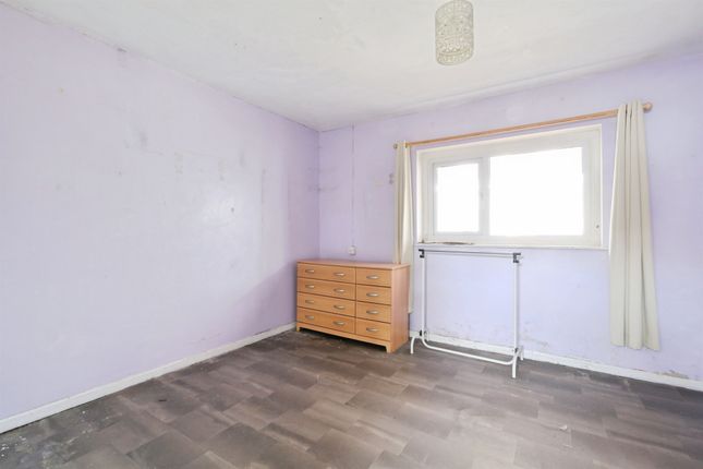 16, Antrobus Road, Salisbury photo 4