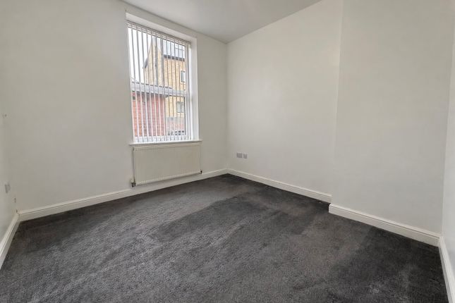 Flat 3, 9b, DEWSBURY photo 4