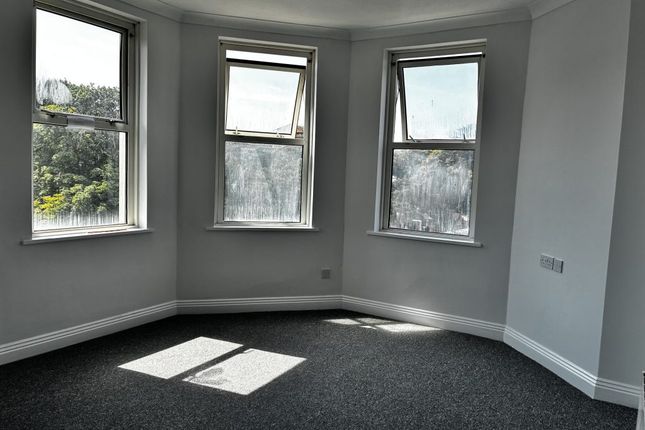 24, Carlton Court, Bournemouth photo 3